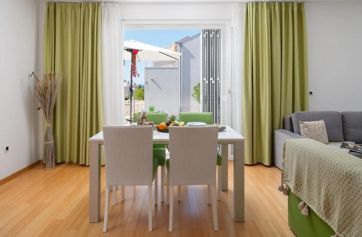 Sunny Resort Apartment 1211 بيتريتْشاني 0*,